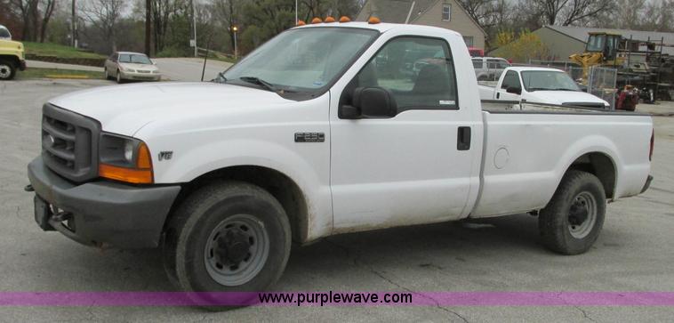 image for item N9263 2000 Ford F250 Super Duty XL pickup truck