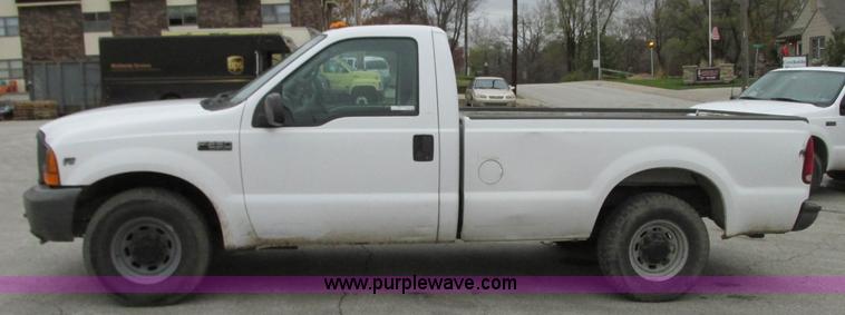 image for item N9263 2000 Ford F250 Super Duty XL pickup truck