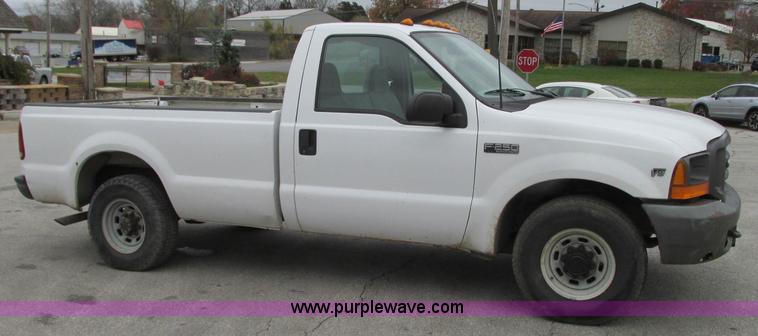 image for item N9263 2000 Ford F250 Super Duty XL pickup truck