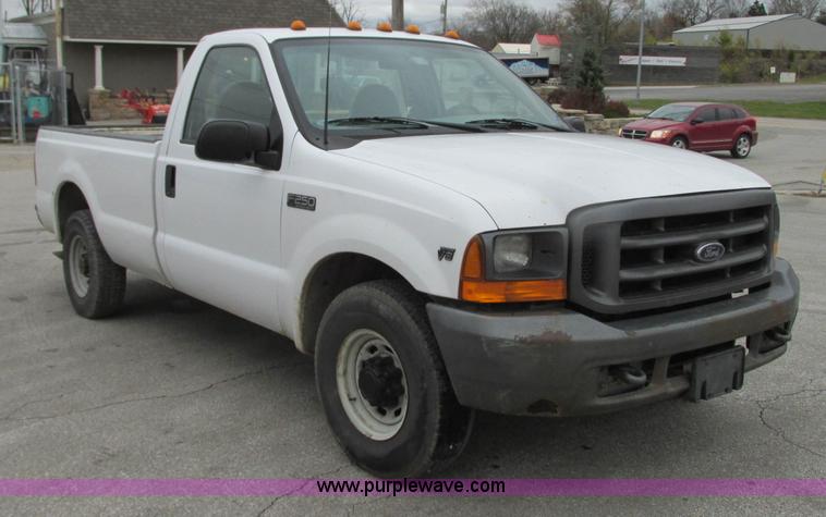 image for item N9263 2000 Ford F250 Super Duty XL pickup truck