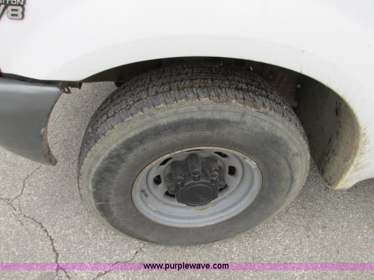 image for item N9263 2000 Ford F250 Super Duty XL pickup truck