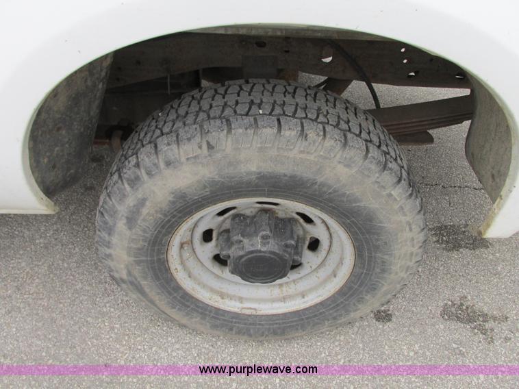 image for item N9263 2000 Ford F250 Super Duty XL pickup truck