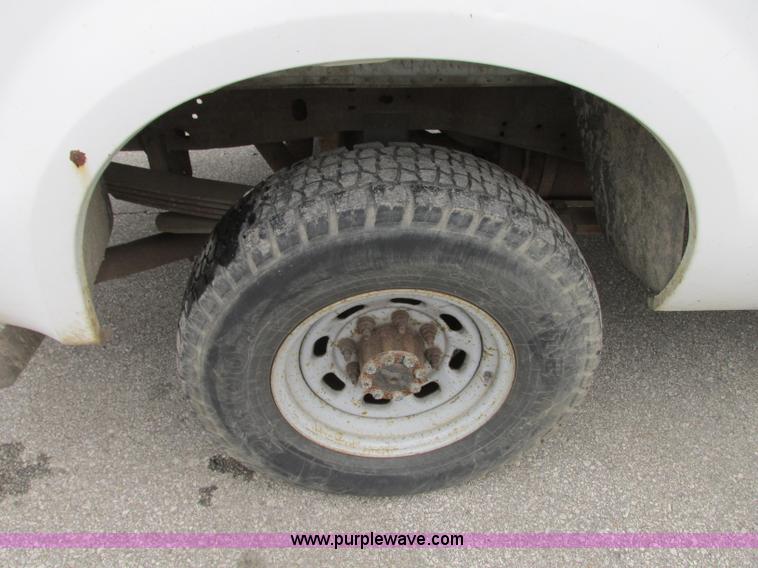 image for item N9263 2000 Ford F250 Super Duty XL pickup truck