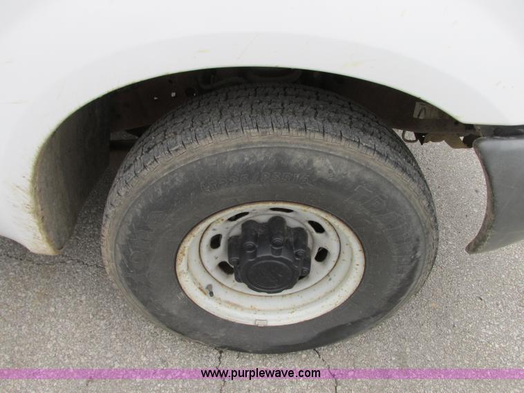 image for item N9263 2000 Ford F250 Super Duty XL pickup truck