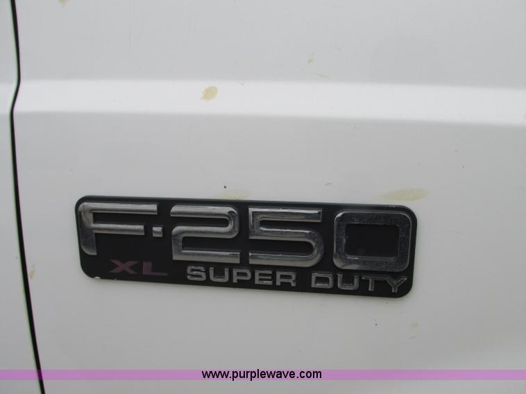 image for item N9263 2000 Ford F250 Super Duty XL pickup truck