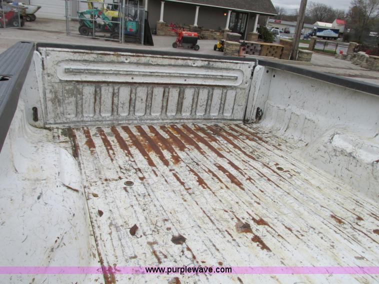 image for item N9263 2000 Ford F250 Super Duty XL pickup truck