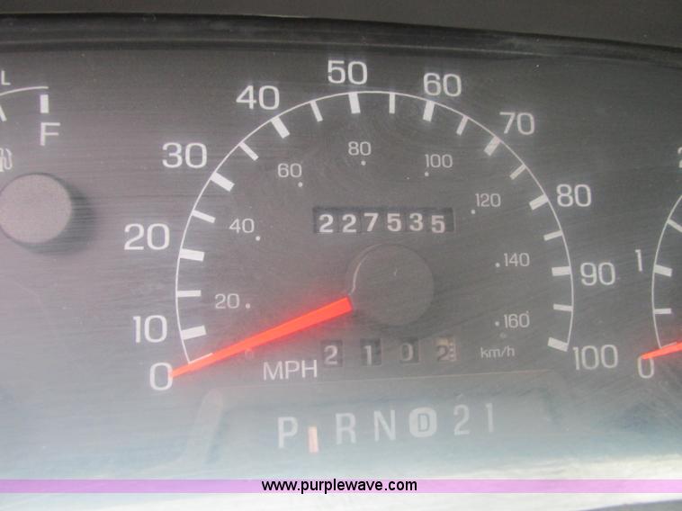 image for item N9263 2000 Ford F250 Super Duty XL pickup truck