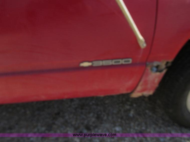 image for item N9273 1998 Chevrolet Cheyenne 3500 service truck