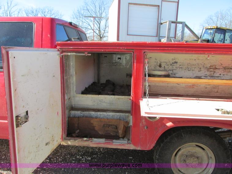 image for item N9273 1998 Chevrolet Cheyenne 3500 service truck