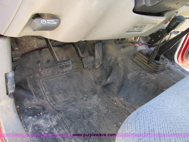 image for item N9273 1998 Chevrolet Cheyenne 3500 service truck