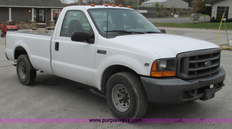 image for item N9274 2000 Ford F250 Super Duty XL pickup truck