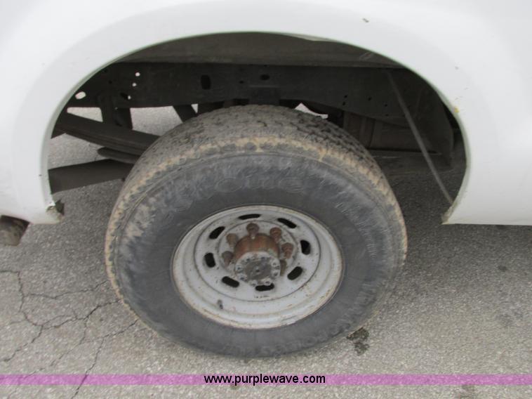 image for item N9274 2000 Ford F250 Super Duty XL pickup truck