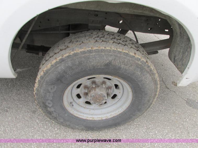 image for item N9274 2000 Ford F250 Super Duty XL pickup truck