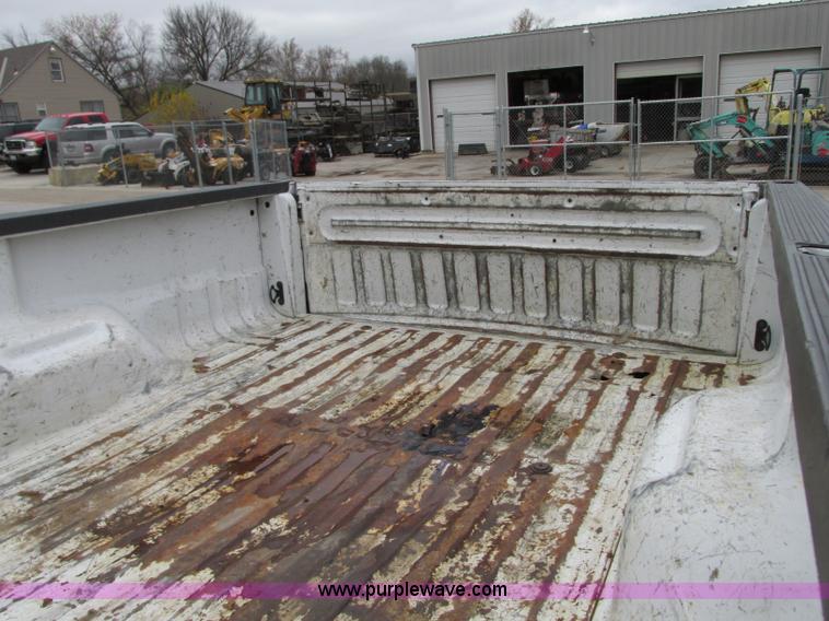 image for item N9274 2000 Ford F250 Super Duty XL pickup truck