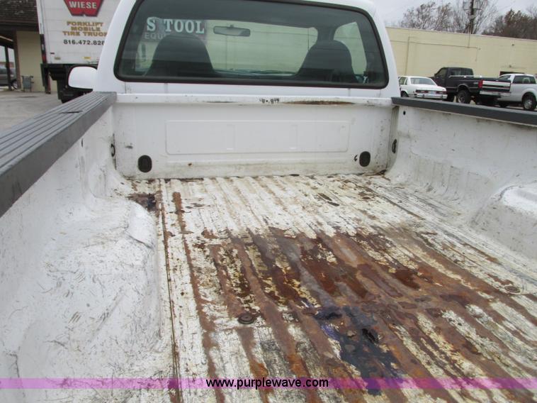 image for item N9274 2000 Ford F250 Super Duty XL pickup truck