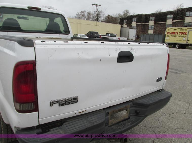 image for item N9274 2000 Ford F250 Super Duty XL pickup truck