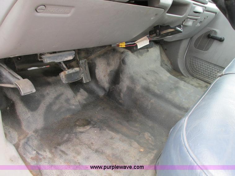 image for item N9274 2000 Ford F250 Super Duty XL pickup truck