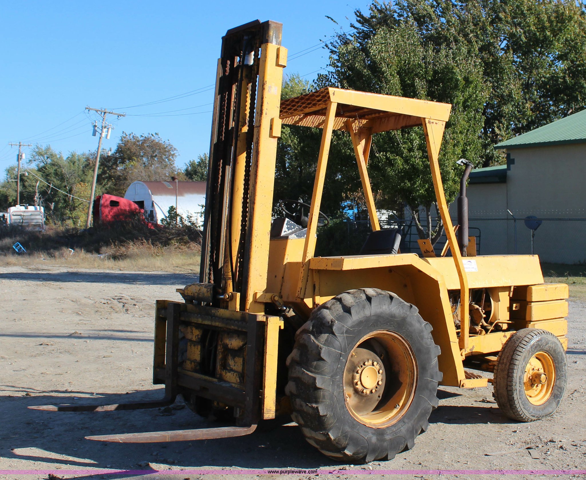 International 7000 forklift Item J4276 SOLD! December 16...