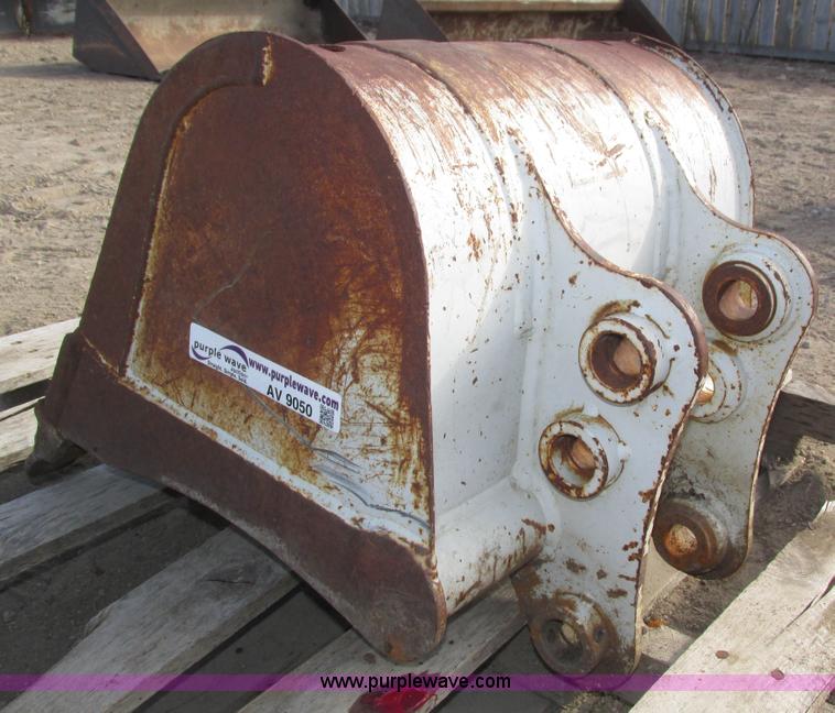 image for item AV9050 Takeuchi excavator bucket
