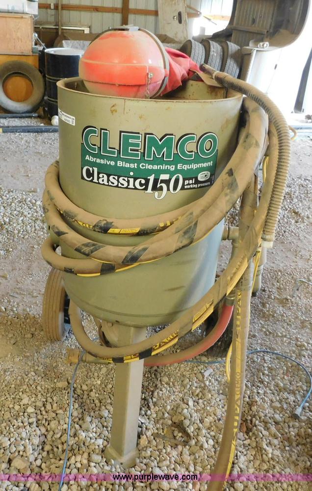image for item AW9403 2006 Clemco 2452 Classic 150 sand blaster