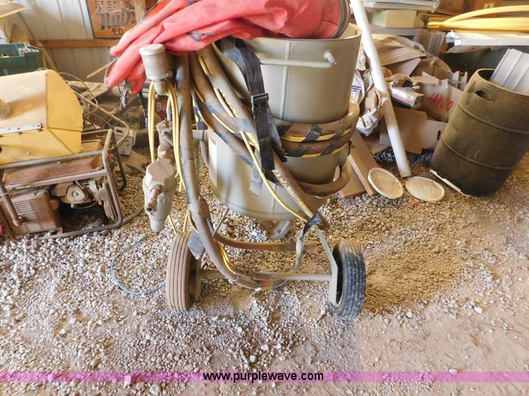 image for item AW9403 2006 Clemco 2452 Classic 150 sand blaster