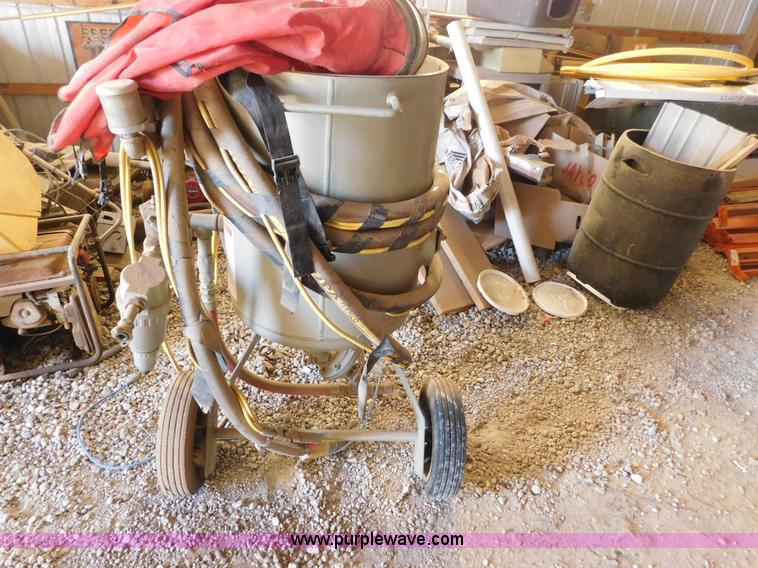 image for item AW9403 2006 Clemco 2452 Classic 150 sand blaster