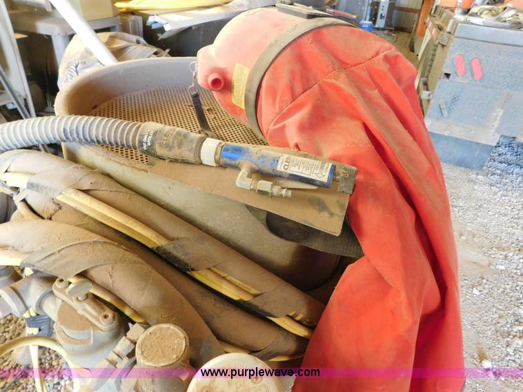 image for item AW9403 2006 Clemco 2452 Classic 150 sand blaster