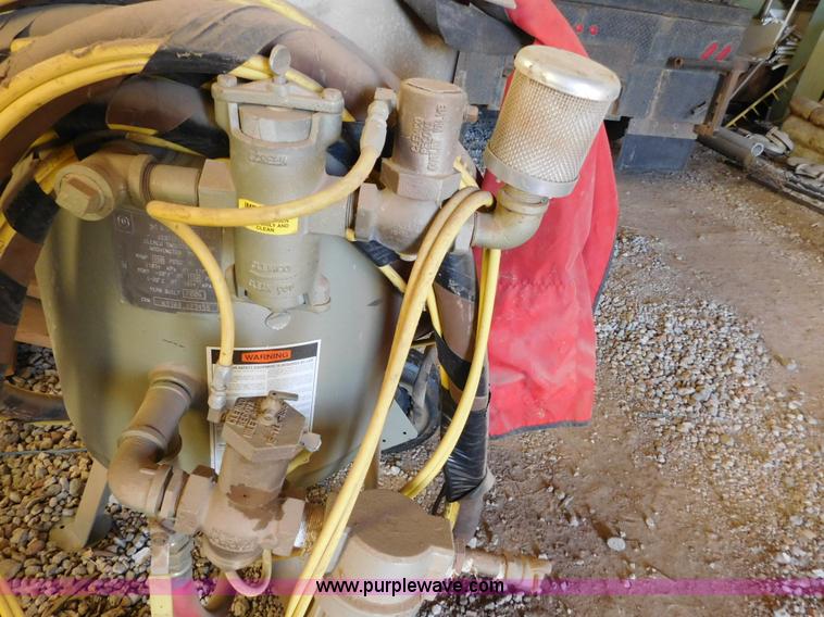 image for item AW9403 2006 Clemco 2452 Classic 150 sand blaster