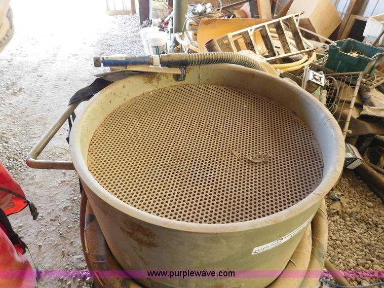 image for item AW9403 2006 Clemco 2452 Classic 150 sand blaster