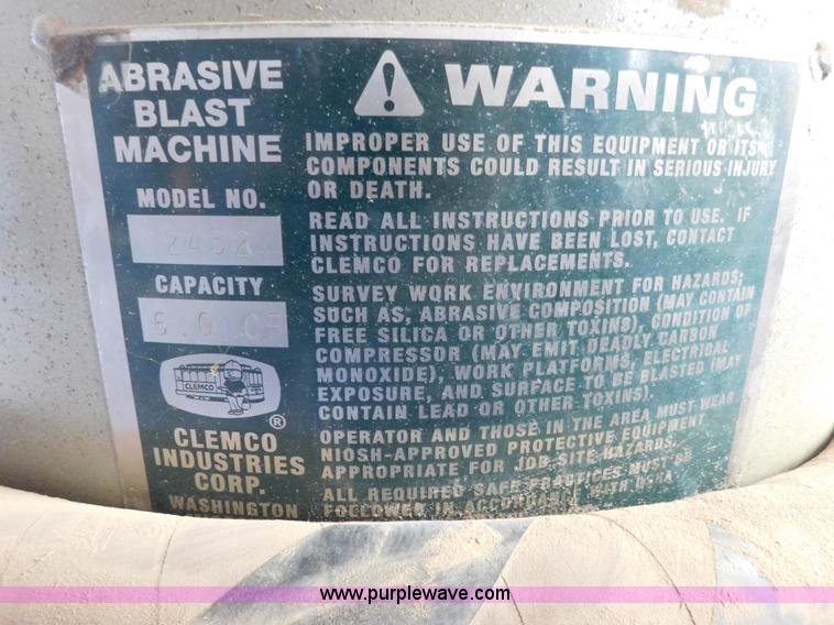 image for item AW9403 2006 Clemco 2452 Classic 150 sand blaster