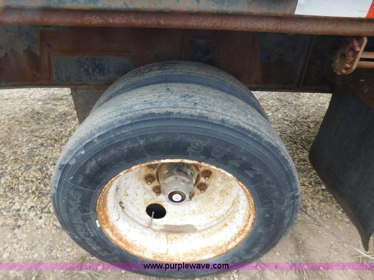 image for item AW9416 1992 Transcraft TL-110 flatbed trailer