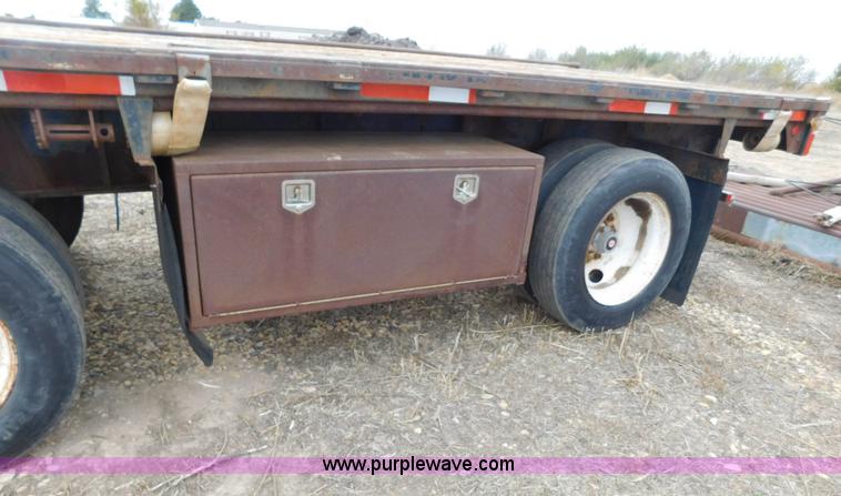 image for item AW9416 1992 Transcraft TL-110 flatbed trailer