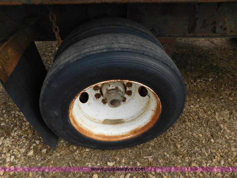 image for item AW9416 1992 Transcraft TL-110 flatbed trailer