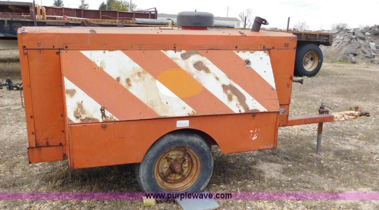 image for item AW9417 1981 Quite Fire G100QP air compressor