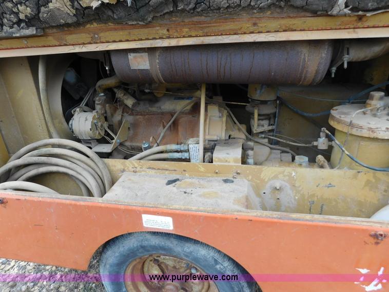 image for item AW9417 1981 Quite Fire G100QP air compressor