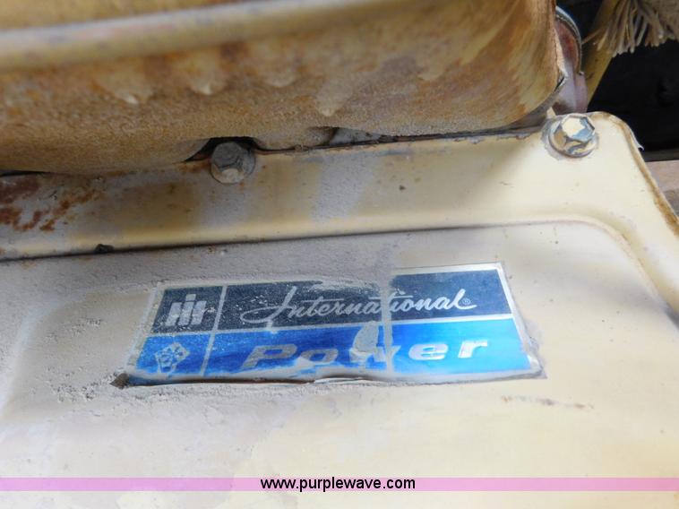 image for item AW9417 1981 Quite Fire G100QP air compressor