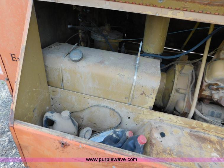 image for item AW9417 1981 Quite Fire G100QP air compressor