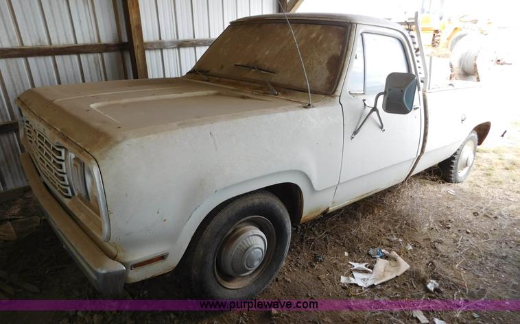 image for item AW9422 1977 Dodge D200 pickup truck