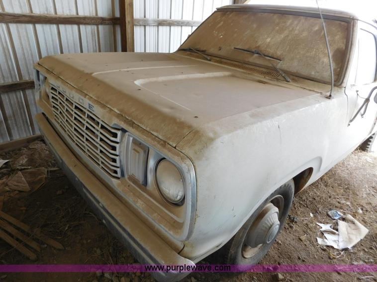 image for item AW9422 1977 Dodge D200 pickup truck