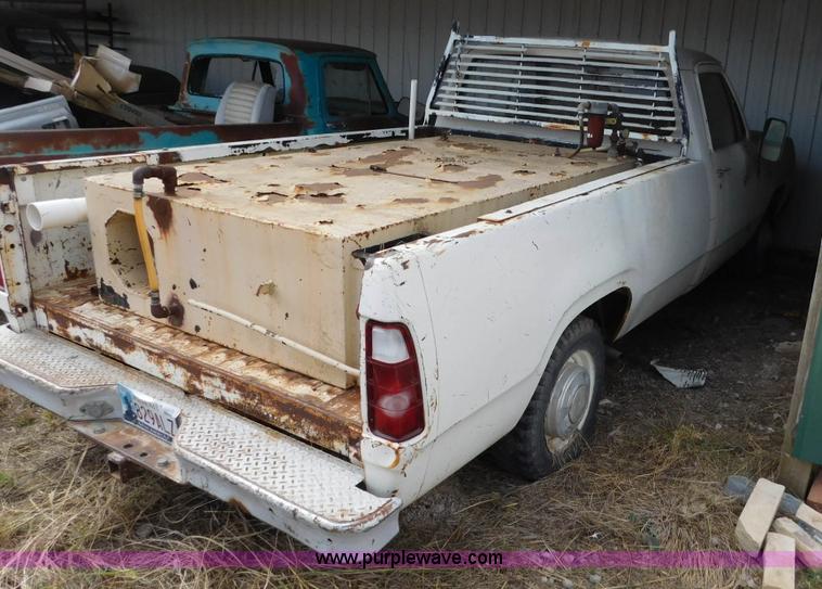 image for item AW9422 1977 Dodge D200 pickup truck