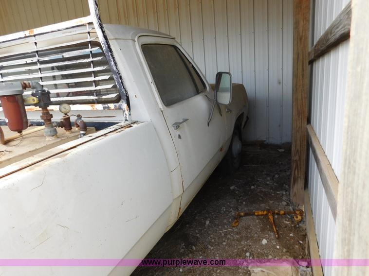 image for item AW9422 1977 Dodge D200 pickup truck