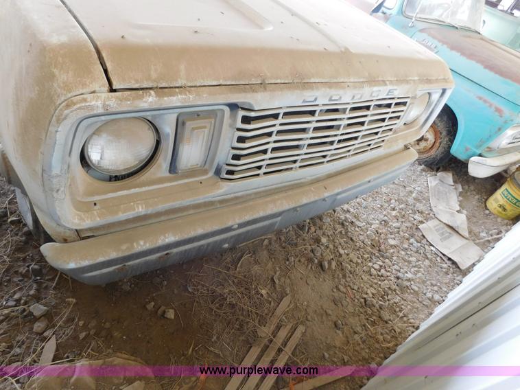 image for item AW9422 1977 Dodge D200 pickup truck