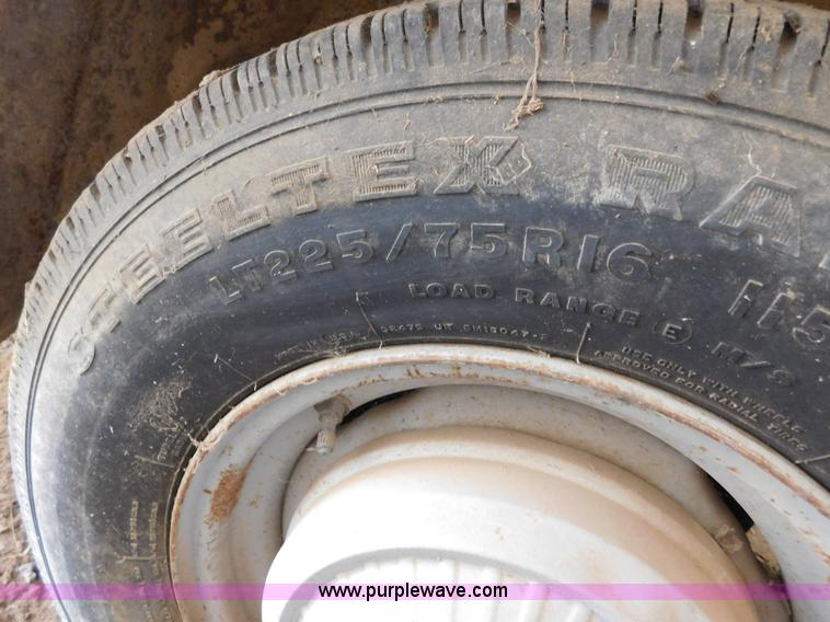 image for item AW9422 1977 Dodge D200 pickup truck