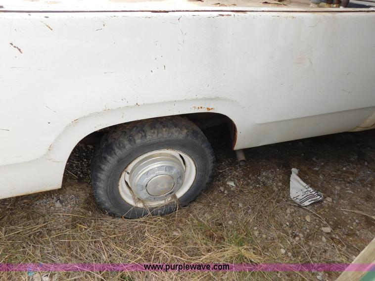 image for item AW9422 1977 Dodge D200 pickup truck