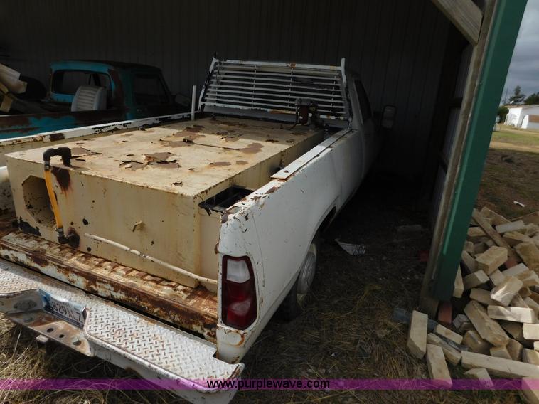 image for item AW9422 1977 Dodge D200 pickup truck