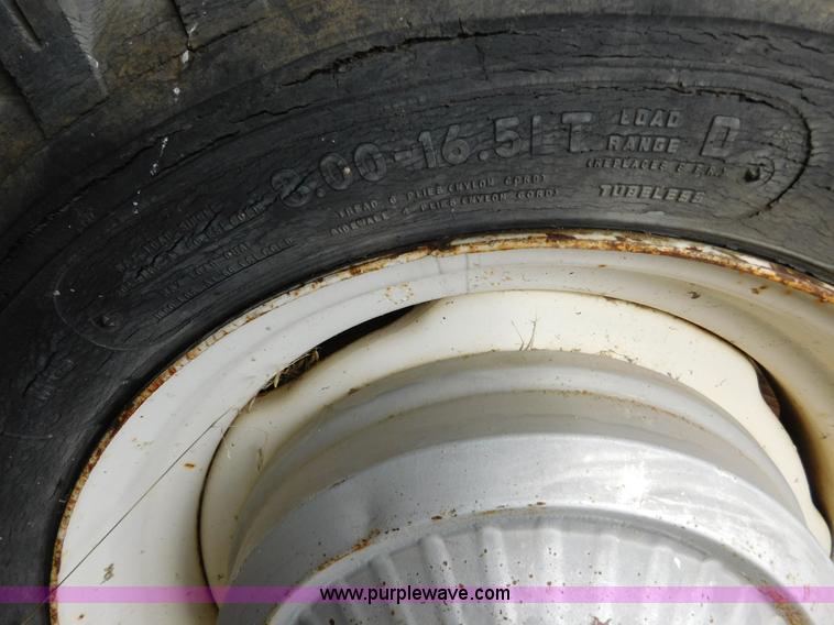 image for item AW9422 1977 Dodge D200 pickup truck