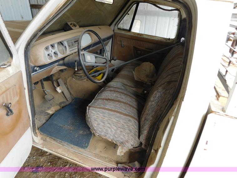 image for item AW9422 1977 Dodge D200 pickup truck