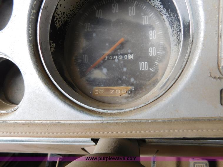 image for item AW9422 1977 Dodge D200 pickup truck