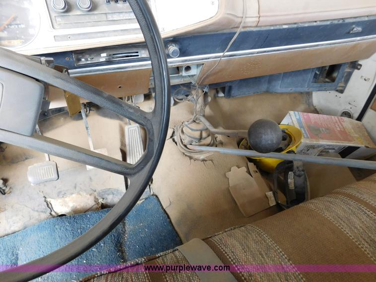 image for item AW9422 1977 Dodge D200 pickup truck