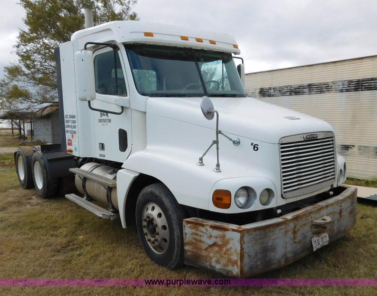 image for item AW9425 2000 Freightliner FC2 Century Class semi truck
